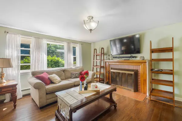 1 Birch DR, South Berwick, ME 03908