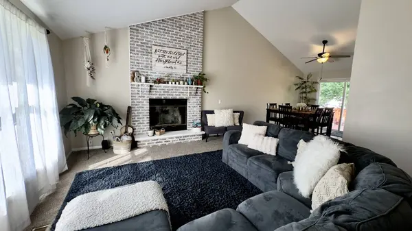 529 White Birch RD, Lindenhurst, IL 60046