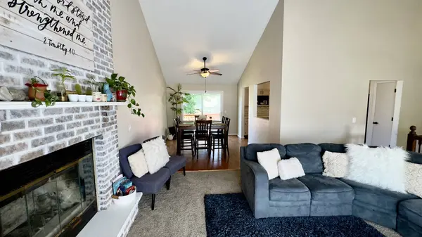 529 White Birch RD, Lindenhurst, IL 60046