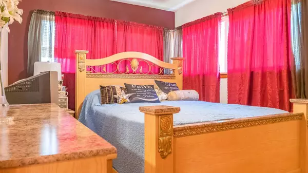 819 S FULTON AVE, Waukegan, IL 60085