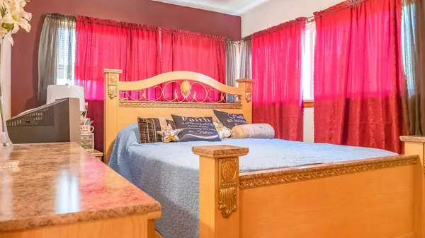 819 S FULTON AVE, Waukegan, IL 60085