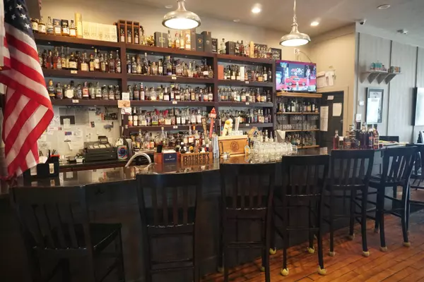 6064 Linfield SE Avenue, Alto, MI 49302