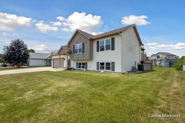 7039 Hartman SE Drive, Caledonia, MI 49316