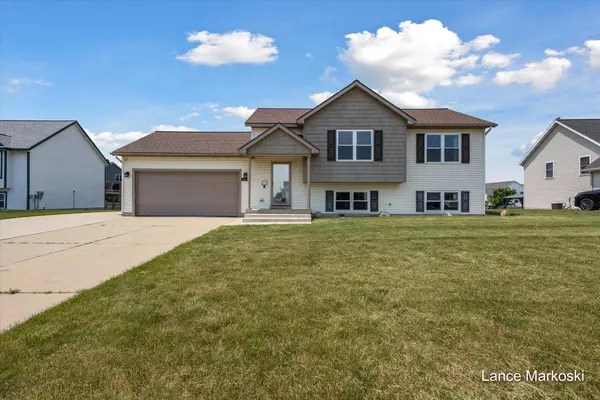 7039 Hartman SE Drive, Caledonia, MI 49316