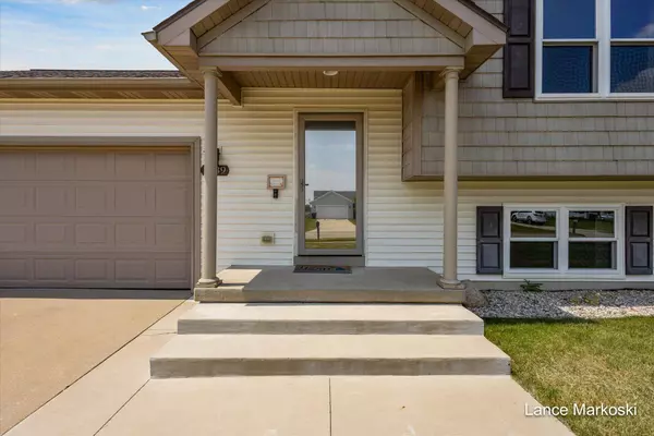 7039 Hartman SE Drive, Caledonia, MI 49316