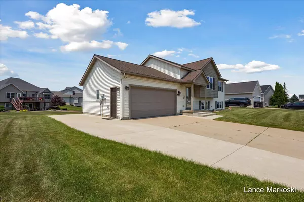 7039 Hartman SE Drive, Caledonia, MI 49316