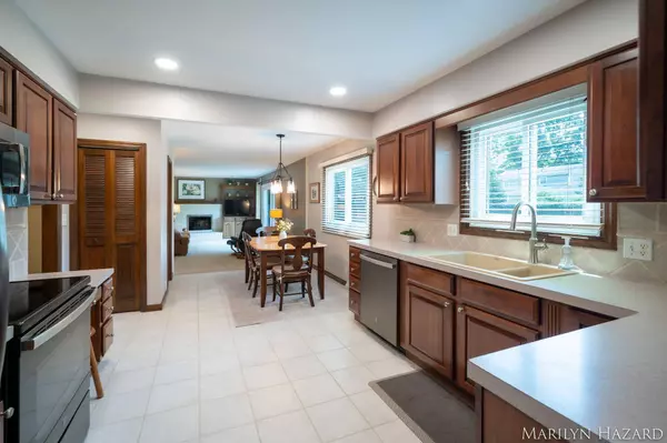 2934 Meadowbrook SE Drive, Grand Rapids, MI 49546