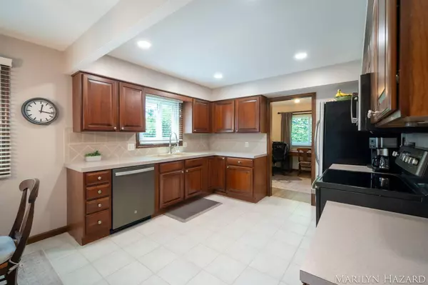 2934 Meadowbrook SE Drive, Grand Rapids, MI 49546