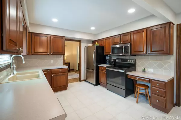 2934 Meadowbrook SE Drive, Grand Rapids, MI 49546