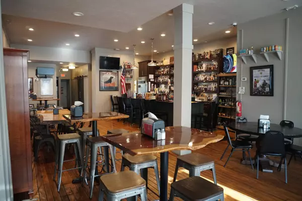 6064 Linfield SE Avenue, Alto, MI 49302