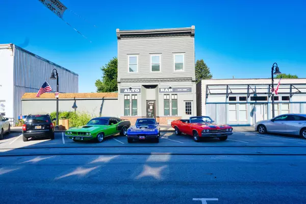 6064 Linfield SE Avenue, Alto, MI 49302