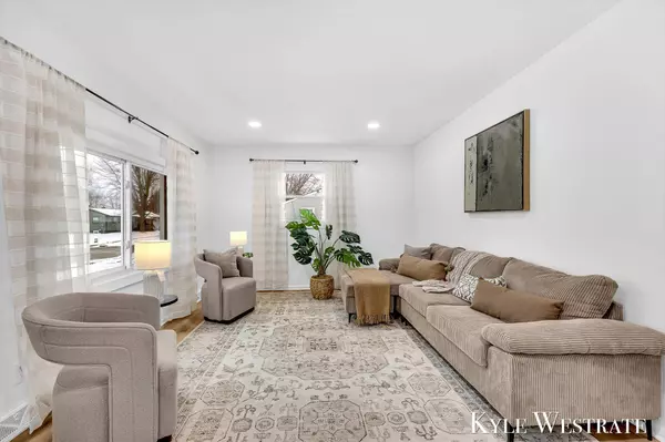 301 Donna SE Drive, Lowell, MI 49331