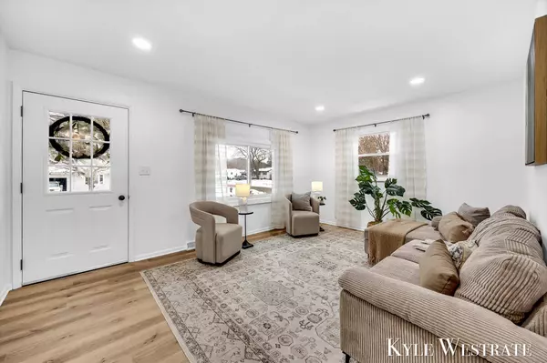 301 Donna SE Drive, Lowell, MI 49331