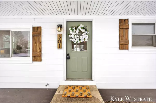 301 Donna SE Drive, Lowell, MI 49331