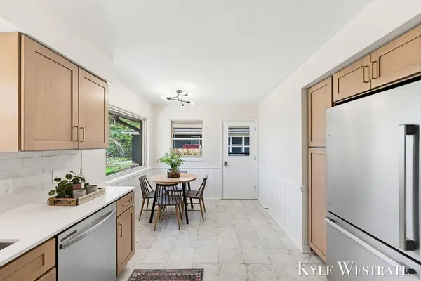 2926 Chamberlain SE Avenue, Grand Rapids, MI 49508