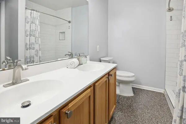 26119 LANDS END DR, Chantilly, VA 20152