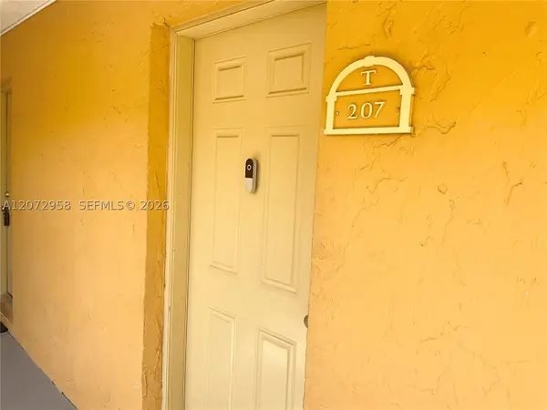 17901 NW 68th Ave #T207, Hialeah, FL 33015