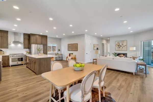 3626 Hemlock Ct, Santa Rosa, CA 95403