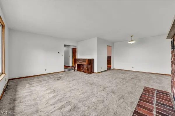 1140 Keefer RD, Girard, OH 44420