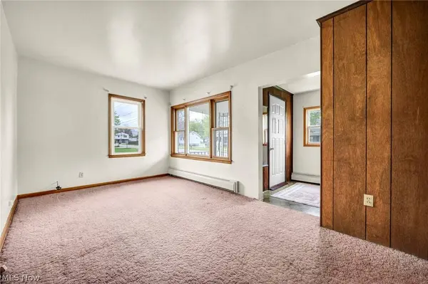2131 Overland AVE NE, Warren, OH 44483