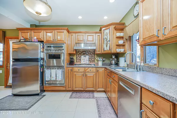 125 Laconia AVE, Staten Island, NY 10305