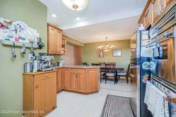 125 Laconia AVE, Staten Island, NY 10305