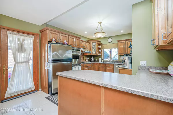 125 Laconia AVE, Staten Island, NY 10305