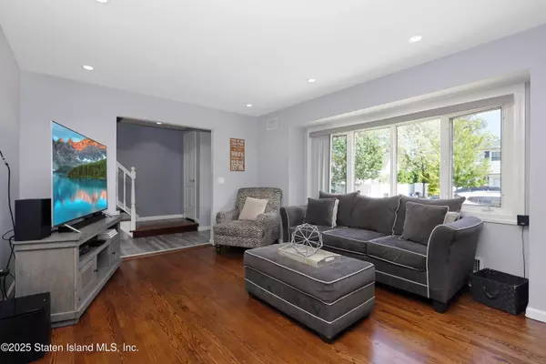 99 Elmira ST, Staten Island, NY 10306