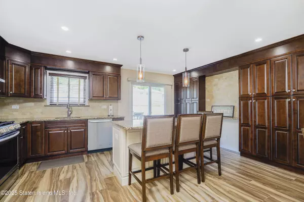 80 Gold AVE, Staten Island, NY 10312