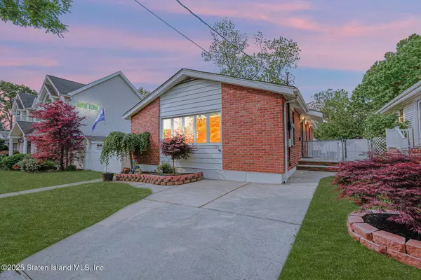 374 Tysens LN, Staten Island, NY 10306