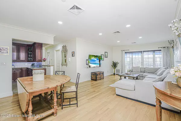 155 Bay ST #2l, Staten Island, NY 10301