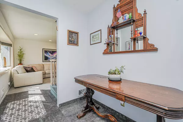 231 Adelaide AVE, Staten Island, NY 10306