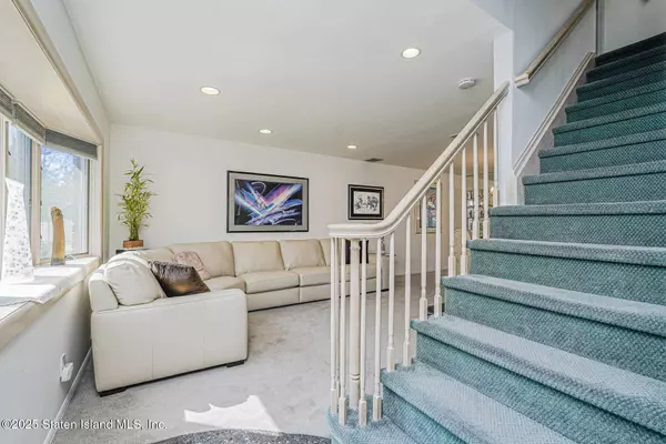 231 Adelaide AVE, Staten Island, NY 10306