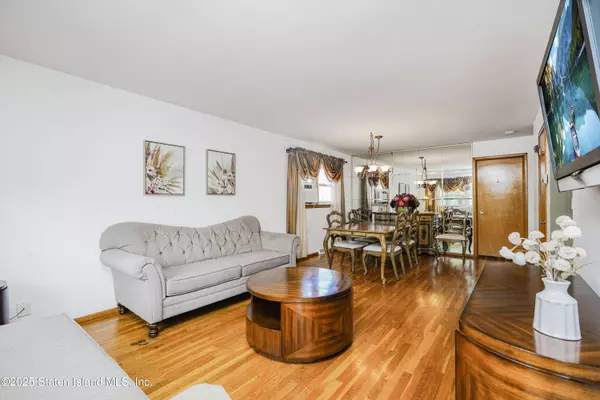 416 Bradford AVE, Staten Island, NY 10309