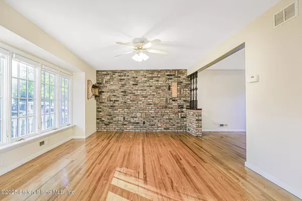 207 Oak AVE, Staten Island, NY 10306