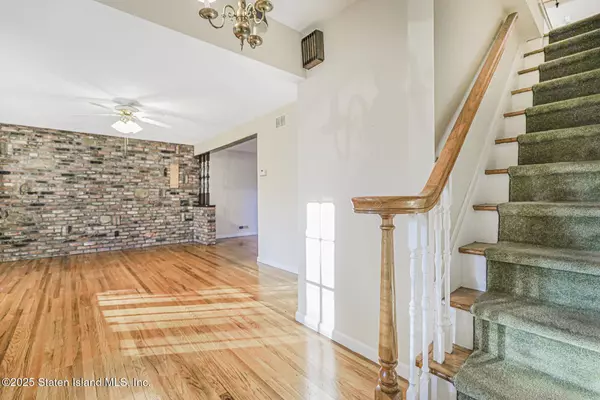 207 Oak AVE, Staten Island, NY 10306