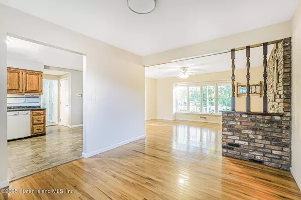 207 Oak AVE, Staten Island, NY 10306