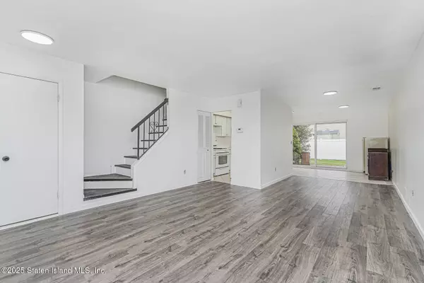 85 Cypress LOOP, Staten Island, NY 10309