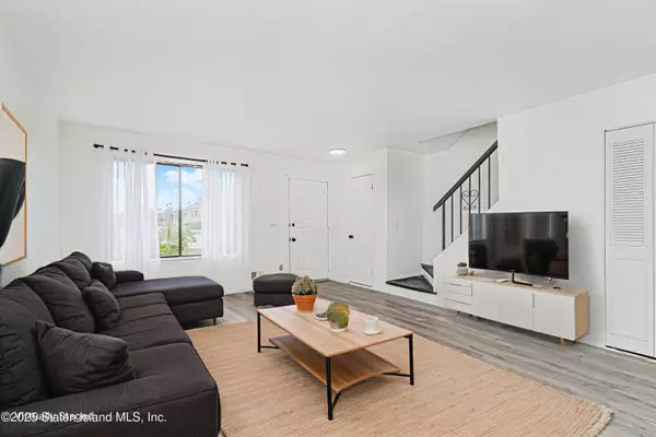 85 Cypress LOOP, Staten Island, NY 10309