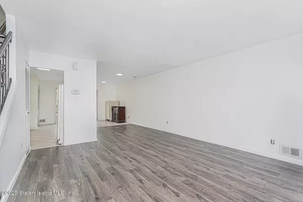 85 Cypress LOOP, Staten Island, NY 10309