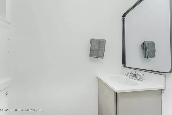 85 Cypress LOOP, Staten Island, NY 10309