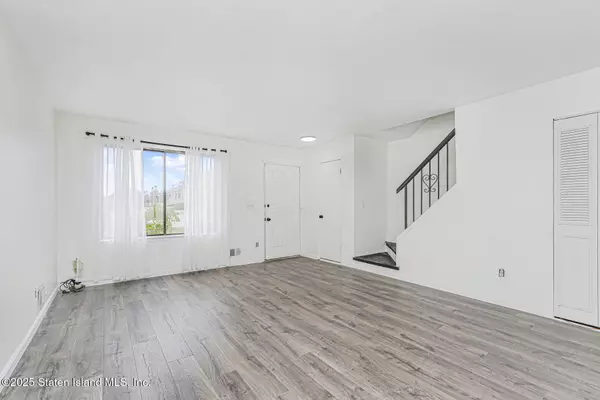 85 Cypress LOOP, Staten Island, NY 10309