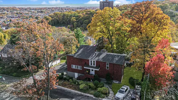 20 Signal Hill RD, Staten Island, NY 10301