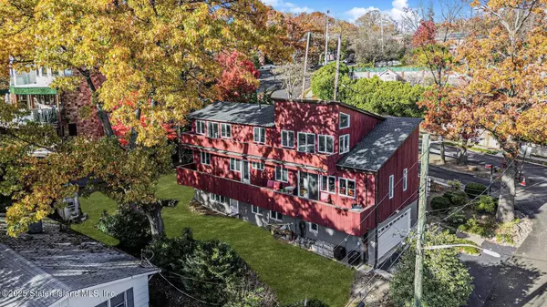 20 Signal Hill RD, Staten Island, NY 10301