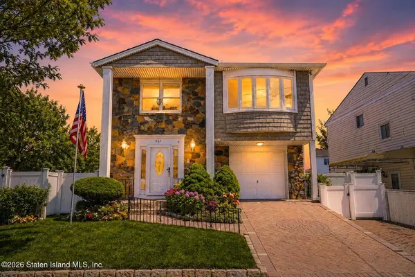 361 Montreal AVE, Staten Island, NY 10306