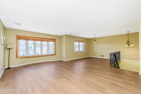 361 Montreal AVE, Staten Island, NY 10306
