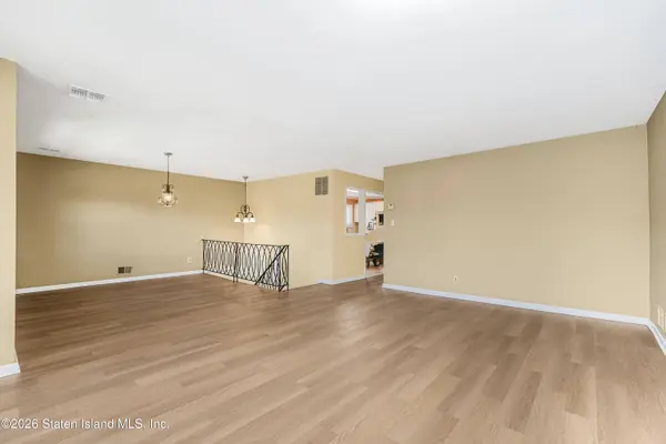 361 Montreal AVE, Staten Island, NY 10306