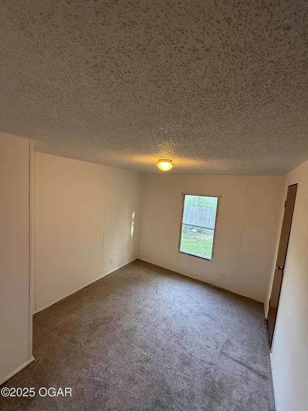 827 E Tahlequah Avenue, Vinita, OK 74301