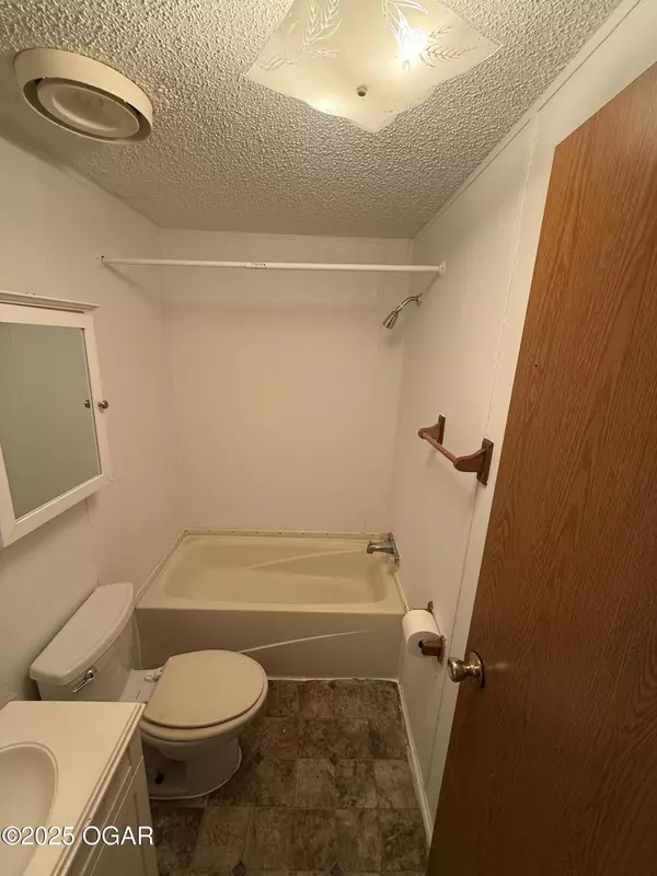 827 E Tahlequah Avenue, Vinita, OK 74301