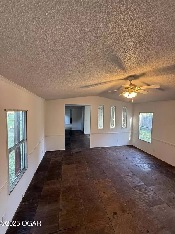 827 E Tahlequah Avenue, Vinita, OK 74301